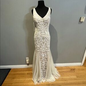 LARA GRETA BEADED V-NECK TULLE WEDDING DRESS WITH CONTRAST LINING NWT size 2